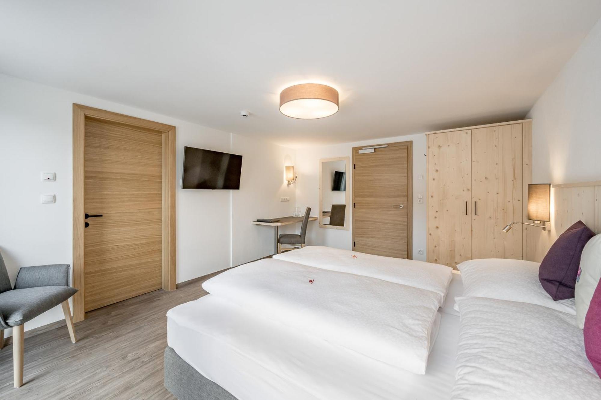 Seehueter'S Hotel Seerose Oetz Room photo