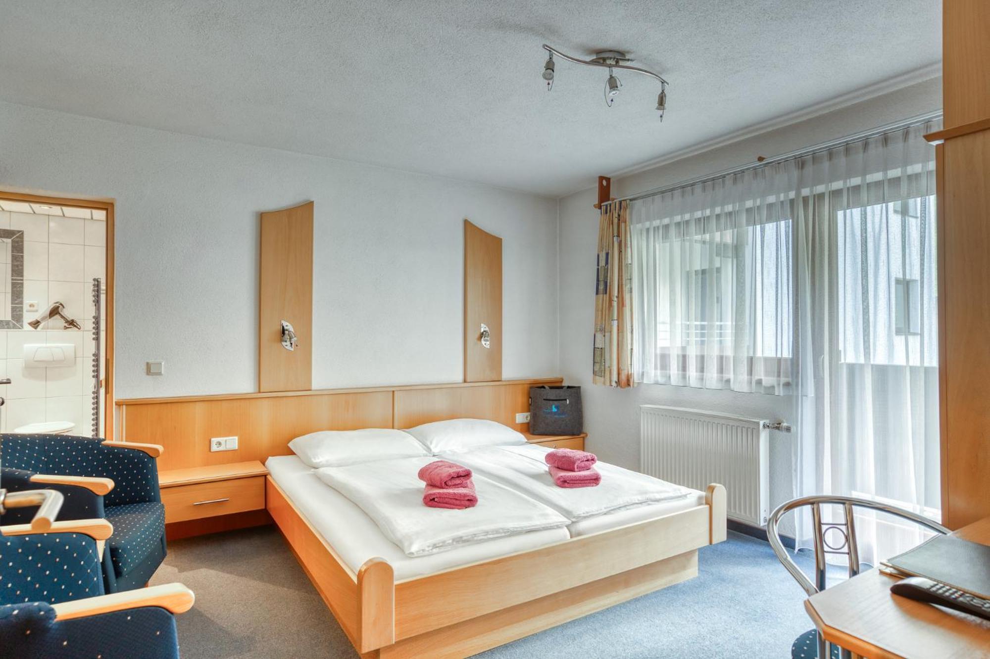 Seehueter'S Hotel Seerose Oetz Room photo